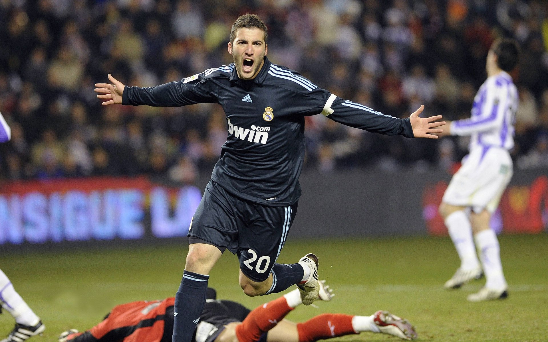 球迷文化塑造赛场灵魂<a href=