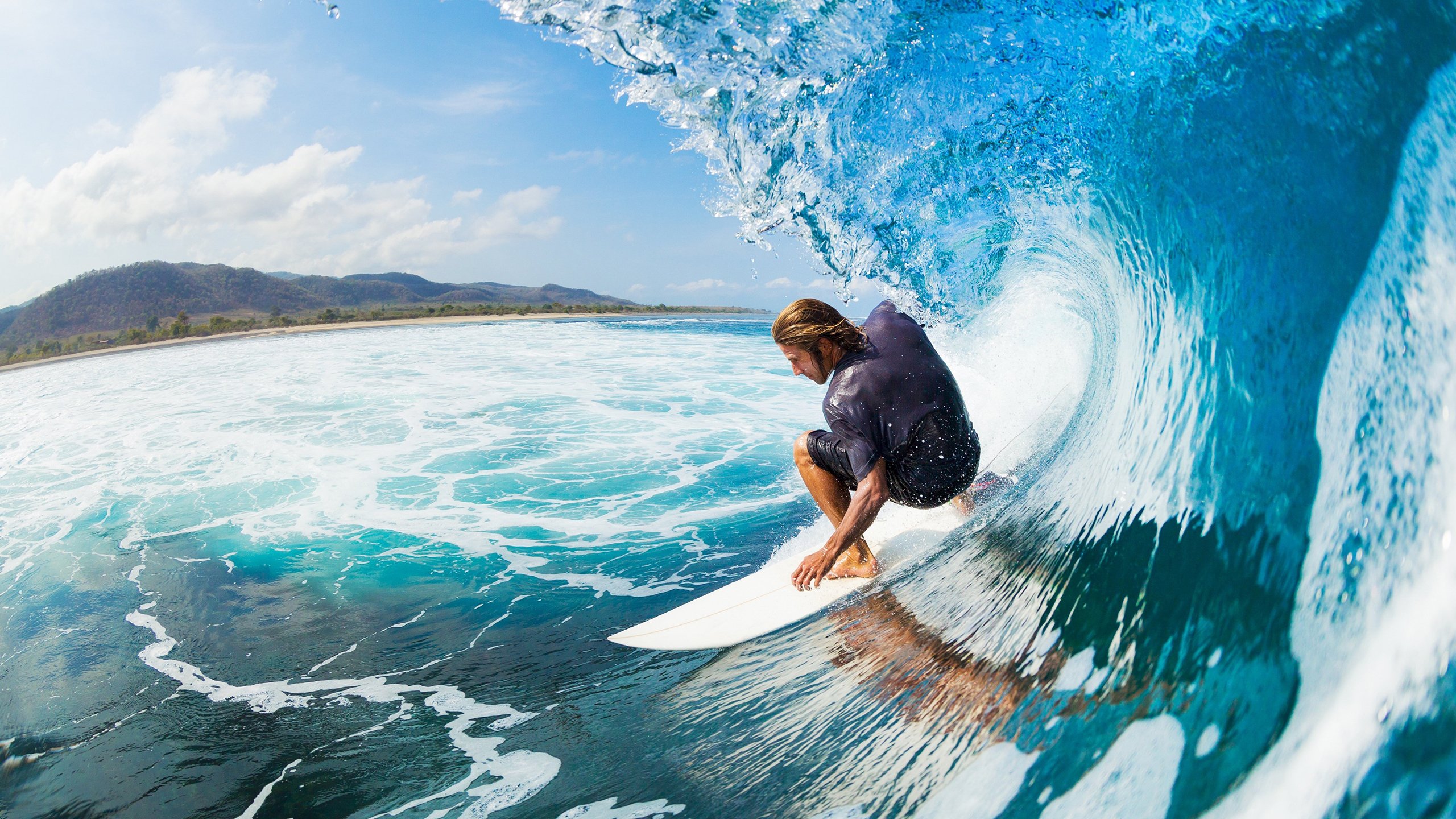 季后赛激战正酣,豪门对决引爆篮球热潮